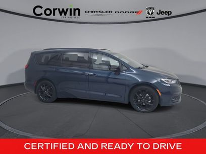 Certified 2025 Chrysler Pacifica Limited