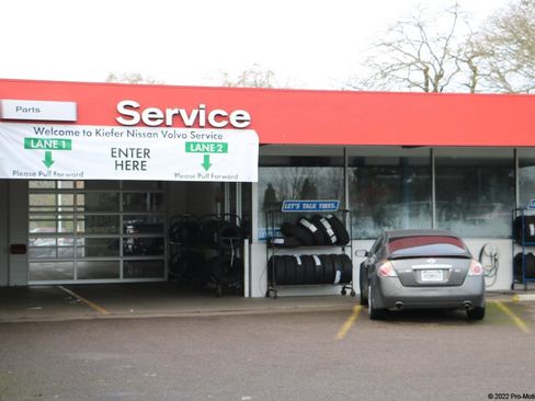 Used 2016 Ford F550 2WD Regular Cab Super Duty image 25