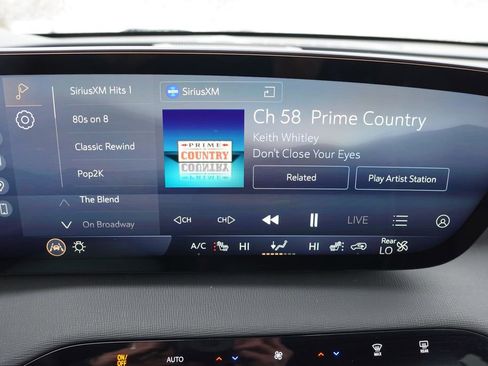 Certified 2025 Buick Enclave Sport Touring image 25