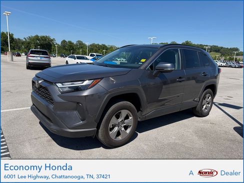 Used 2025 Toyota RAV4 XLE AWD/4WD image 1