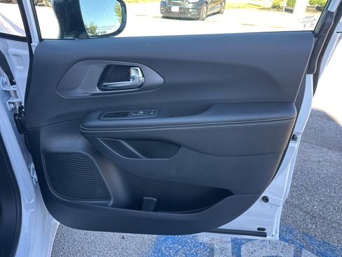 New 2026 Chrysler Pacifica Select image 53