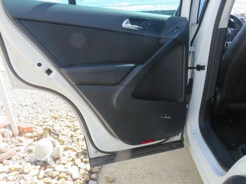 Used 2017 Volkswagen Tiguan SEL image 21