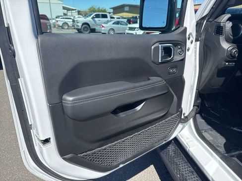 Used 2023 Jeep Wrangler Unlimited Sahara w/ Cold Weather Group AWD/4WD image 16