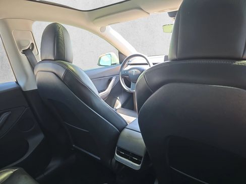 Used 2022 Tesla Model Y Long Range AWD/4WD image 26