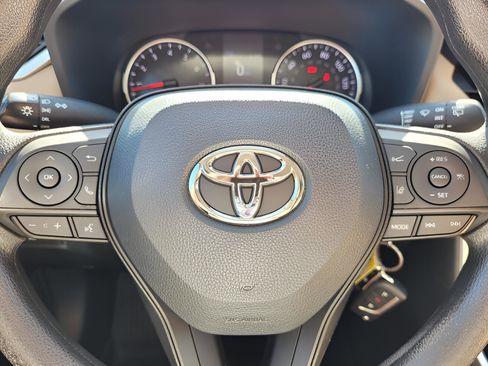 Certified 2022 Toyota RAV4 LE image 33