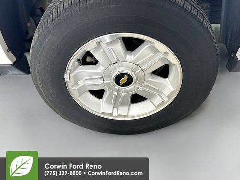 Used 2011 Chevrolet Avalanche LT w/ Suspension Package, Off-Road AWD/4WD image 27