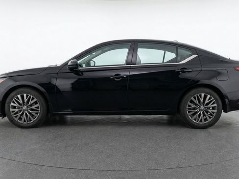 Used 2025 Nissan Altima 2.5 SV FWD image 5