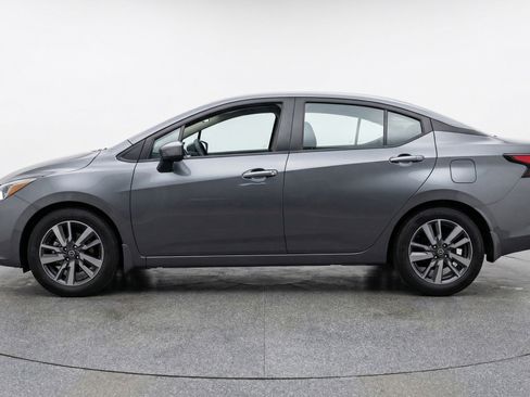 Used 2025 Nissan Versa SV image 5