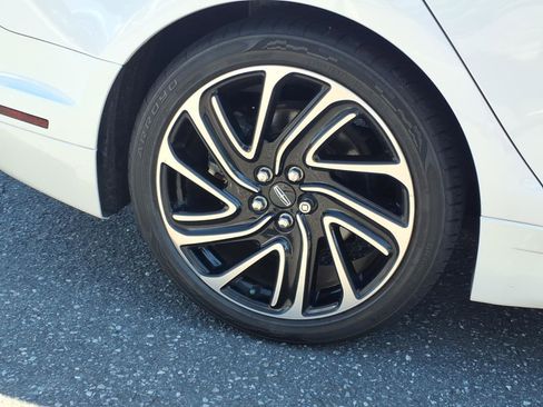 Used 2020 Lincoln MKZ Reserve w/ Luxury Package FWD image 11