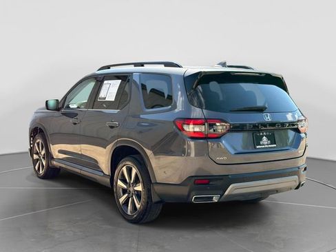 Used 2025 Honda Pilot Touring image 9