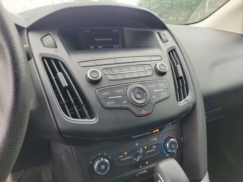 Used 2018 Ford Focus SE FWD image 28