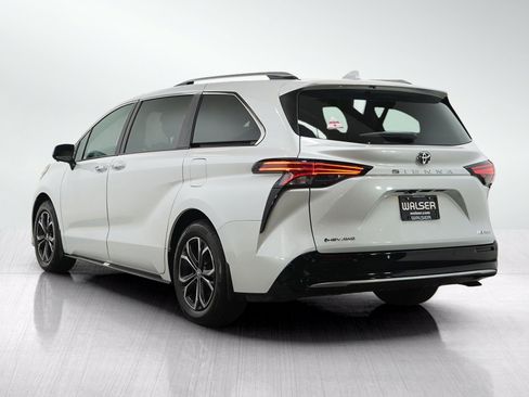 Used 2026 Toyota Sienna Platinum AWD/4WD image 3