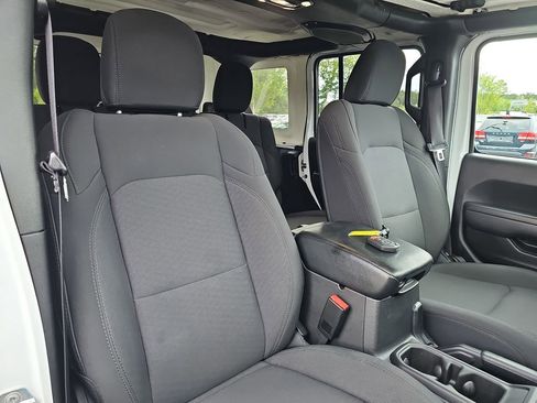 Used 2023 Jeep Wrangler Unlimited w/ Cold Weather Group AWD/4WD image 14