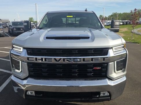 Used 2021 Chevrolet Silverado 2500 LT w/ Convenience Package image 4