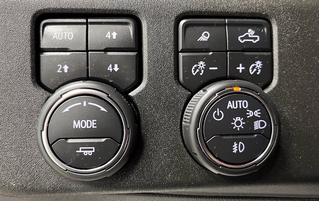 Used 2024 Chevrolet Silverado 2500 LTZ w/ LTZ Plus Package AWD/4WD image 33