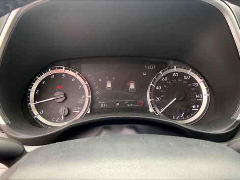 Used 2024 Toyota Highlander XLE AWD/4WD image 25