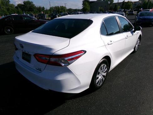 Used 2018 Toyota Camry LE image 3