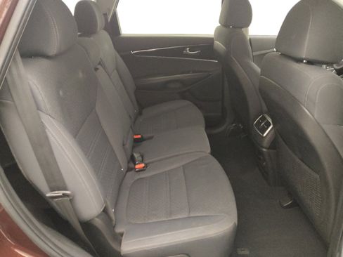 Used 2018 Kia Sorento LX image 19