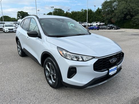 Used 2025 Ford Escape ST-Line AWD/4WD image 3