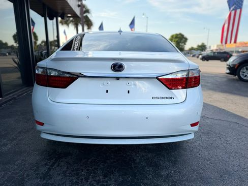 Used 2013 Lexus ES 300h w/ Luxury Pkg FWD image 9