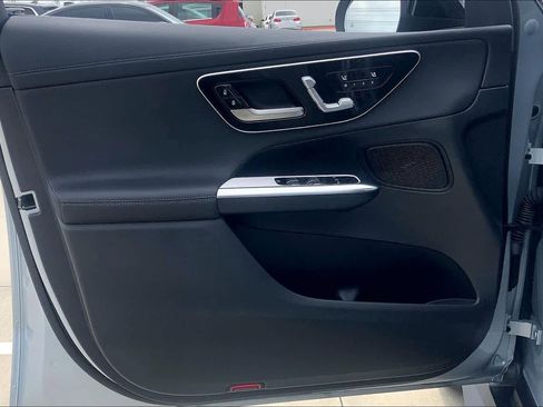 Used 2025 Mercedes-Benz GLC 300 image 25