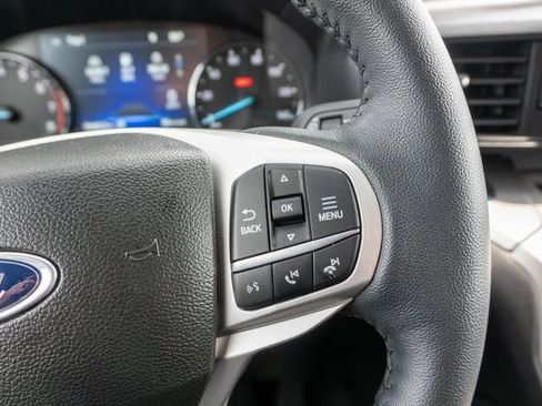 Used 2023 Ford Explorer XLT AWD/4WD image 22