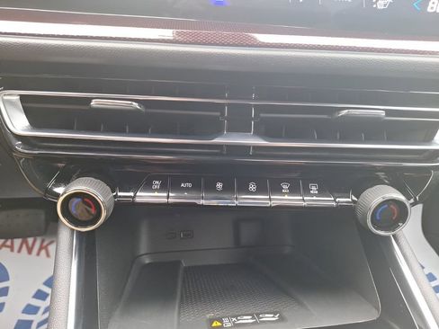 Used 2025 Chevrolet Traverse Z71 image 27