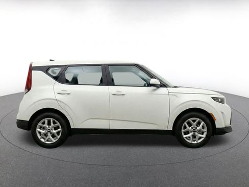 Used 2025 Kia Soul LX w/ LX Technology Package FWD image 10