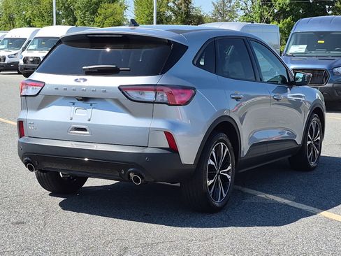 Used 2022 Ford Escape SE w/ SE Sport Appearance Package FWD image 3