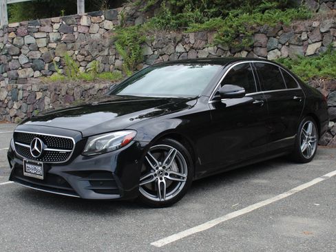 Used 2018 Mercedes-Benz E 400 4MATIC Sedan image 2