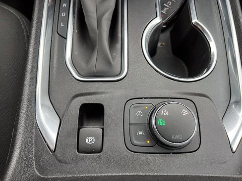 Used 2023 Chevrolet Traverse LT image 26