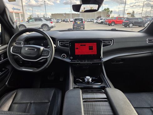 Used 2024 Jeep Wagoneer Series II w/ Flexible Seating Group AWD/4WD image 6