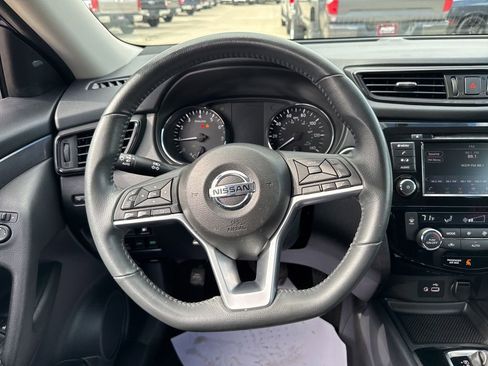 Used 2018 Nissan Rogue SV AWD/4WD image 29