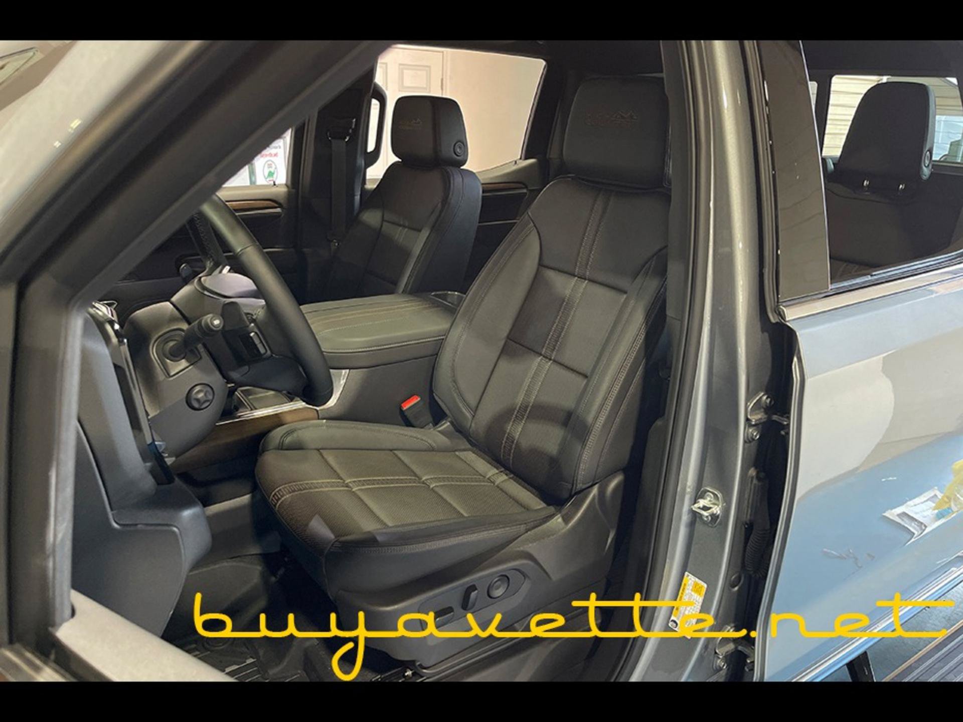 Used 2025 Chevrolet Silverado 1500 High Country w/ Technology Package AWD/4WD image 18