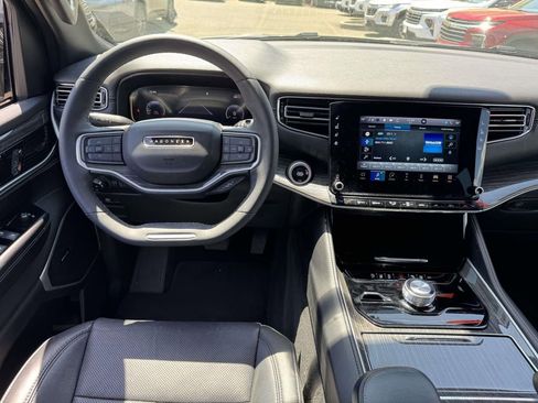 Used 2022 Jeep Wagoneer Series II AWD/4WD image 17