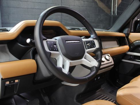 Used 2024 Land Rover Defender 90 S image 27