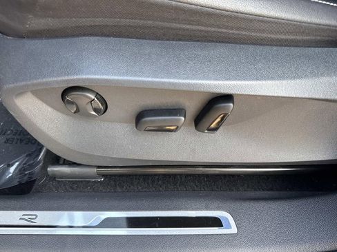 Used 2022 Volkswagen Tiguan SE R-Line image 26