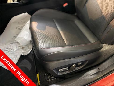 Used 2025 Toyota Prius Plug-In Hybrid image 16