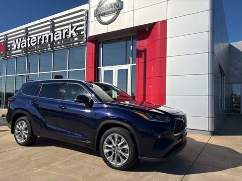 Used 2023 Toyota Highlander Limited image 1