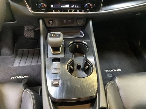 Used 2025 Nissan Rogue SL FWD image 50