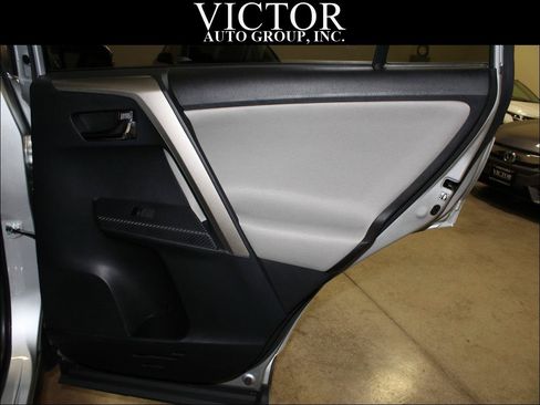 Used 2014 Toyota RAV4 XLE AWD/4WD image 29