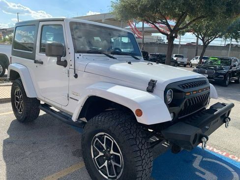 Used 2015 Jeep Wrangler Sahara w/ Connectivity Group AWD/4WD image 6