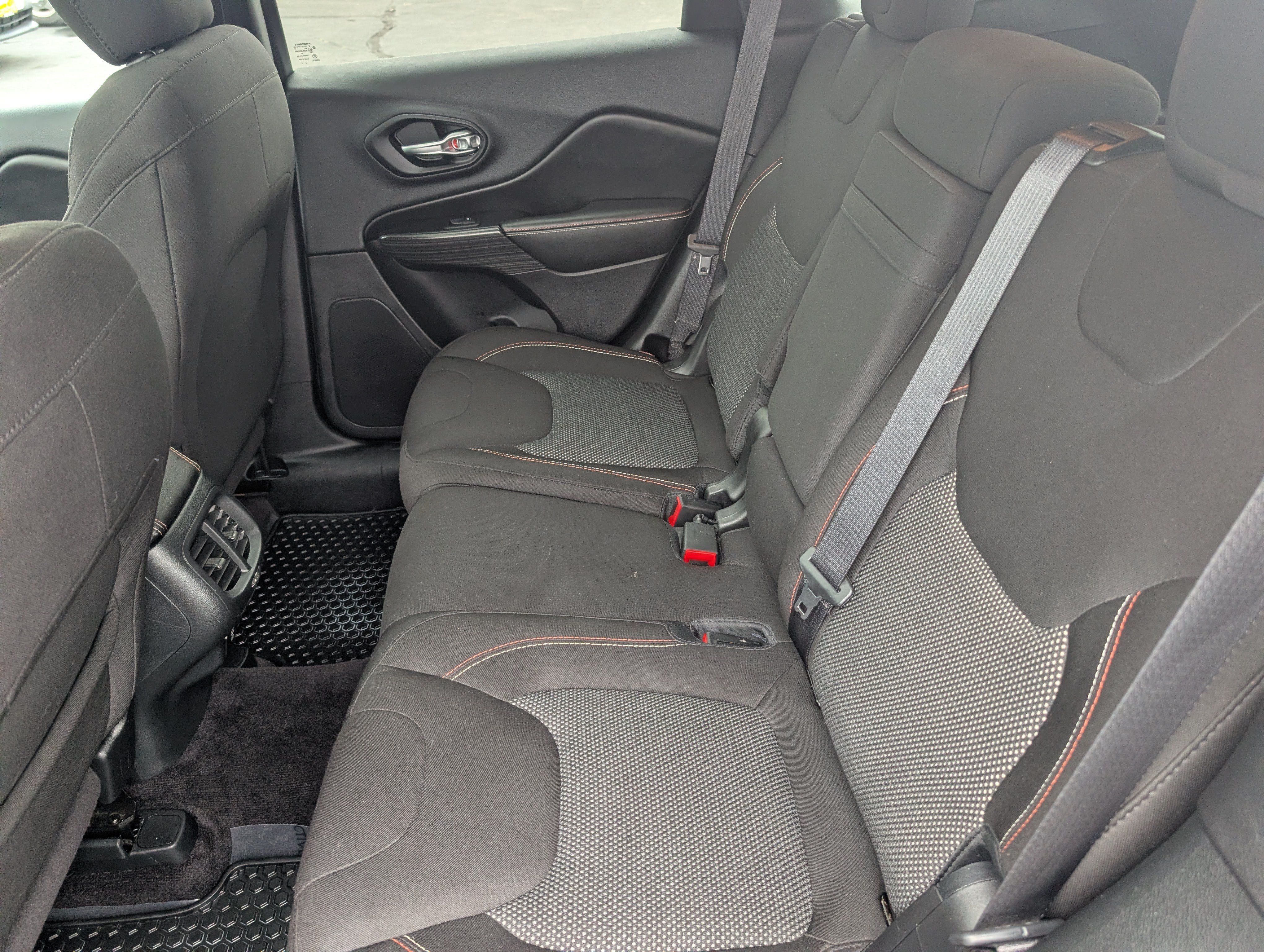 Used 2016 Jeep Cherokee 75th Anniversary FWD image 26