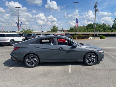 New 2026 Hyundai Elantra Limited FWD image 8