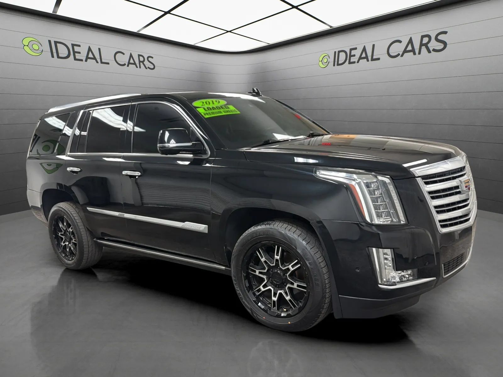 Used 2019 Cadillac Escalade Platinum RWD image 3