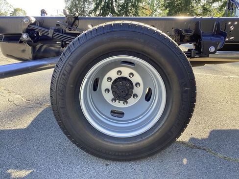 New 2026 Ford F350 4x4 Crew Cab DRW Super Duty image 8