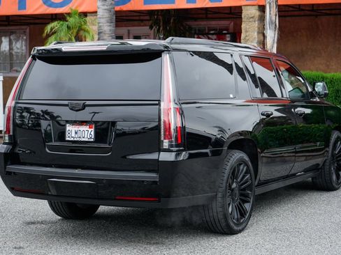 Used 2017 Cadillac Escalade ESV Platinum RWD image 13