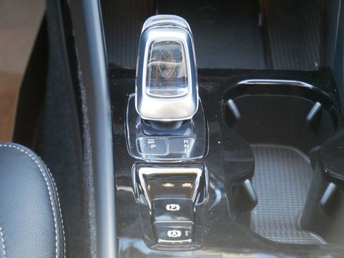 New 2026 Volvo XC40 B5 Plus w/ Protection Package Premier image 9