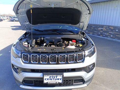 Used 2025 Jeep Compass Limited image 21