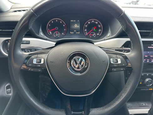 Used 2022 Volkswagen Passat 2.0T SE FWD image 24